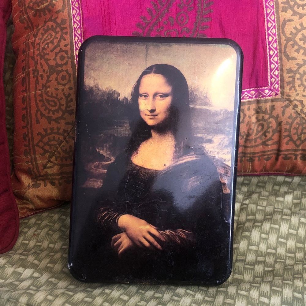 Mona Lisa antique hinged tin made in France 🇫🇷 8” x 5” good condition